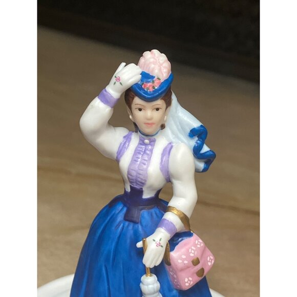 Avon Mrs PFE Albee Miniature Figure and Plastic Display Dome - Picture 2 of 11